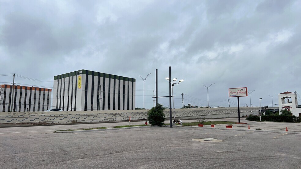 1199 Nasa Pky, Houston, TX à louer - Photo du bâtiment - Image 3 de 36