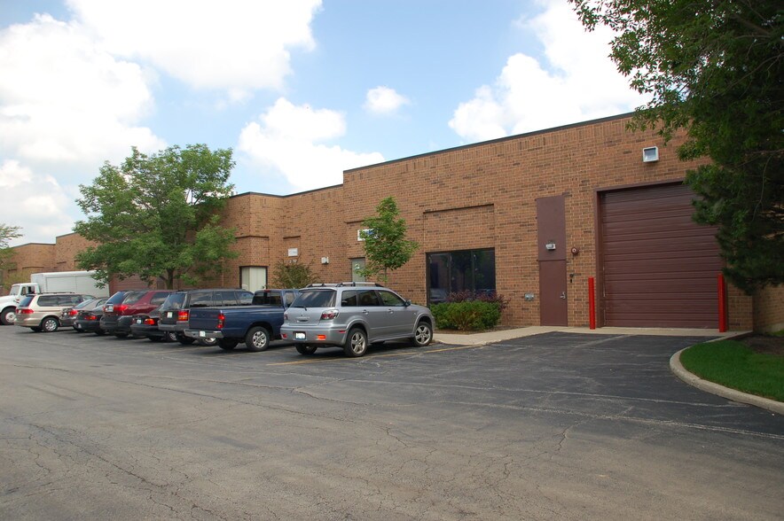 3160-3196 N Kennicott Ave, Arlington Heights, IL for lease - Primary Photo - Image 1 of 10