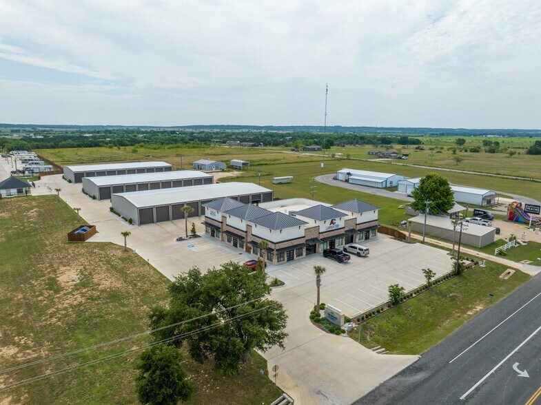 5536 FM 933 #101, Whitney, TX à louer - Photo du bâtiment - Image 3 de 23