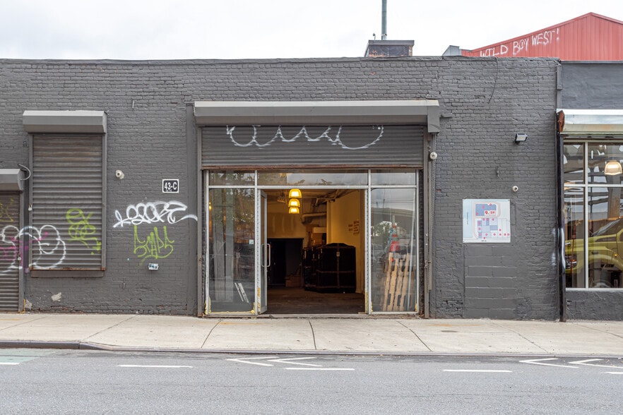 69 9th Street portfolio of 6 properties for sale on LoopNet.ca - Building Photo - Image 2 of 4