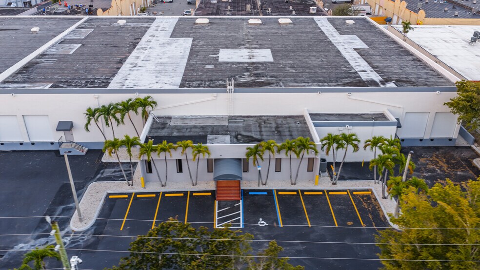 1730 W 38th Pl, Hialeah, FL à louer - Photo du bâtiment - Image 3 de 20