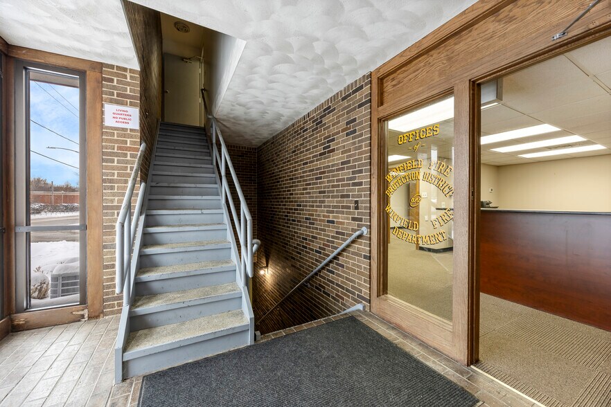 27W530 High Lake Rd, Winfield, IL à vendre - Photo du bâtiment - Image 3 de 20