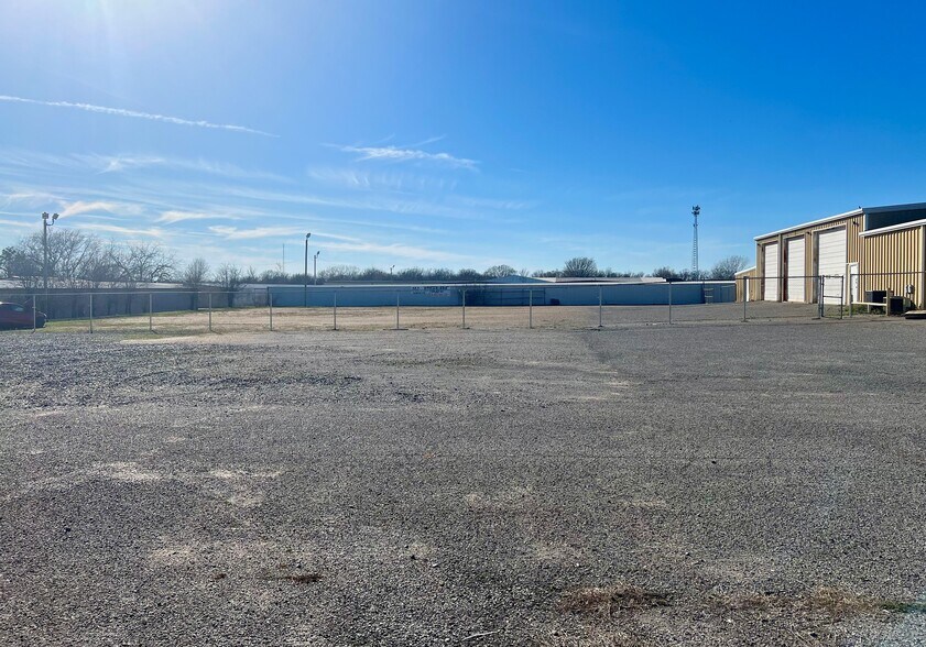 3825 N 1st Ave, Durant, OK à vendre - Photo du bâtiment - Image 2 de 6