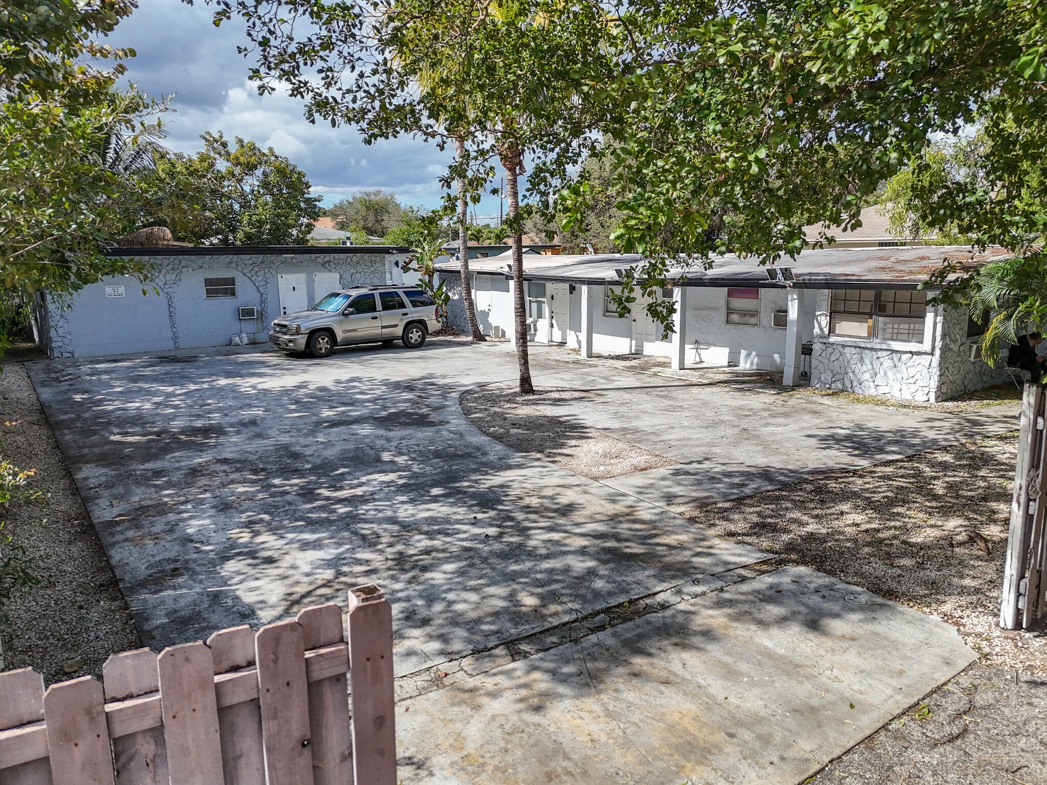 633 NW 15th Ave, Fort Lauderdale, FL for sale Primary Photo- Image 1 of 10