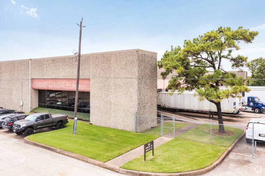 9366 Wallisville Rd, Houston, TX for lease - Building Photo - Image 3 of 14