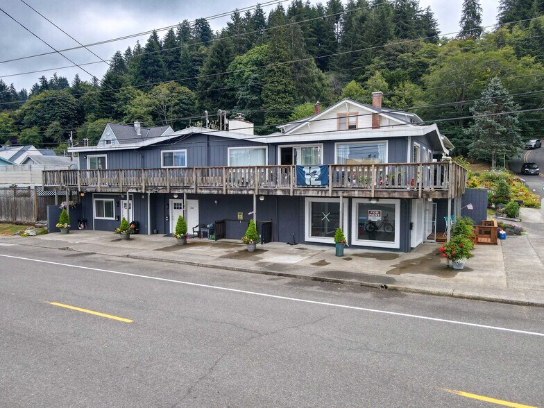 582 Winchester Ave, Reedsport, OR à vendre - Photo du bâtiment - Image 1 de 12