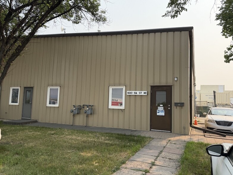 4010-4020 6a St NE, Calgary, AB for lease - Building Photo - Image 2 of 8