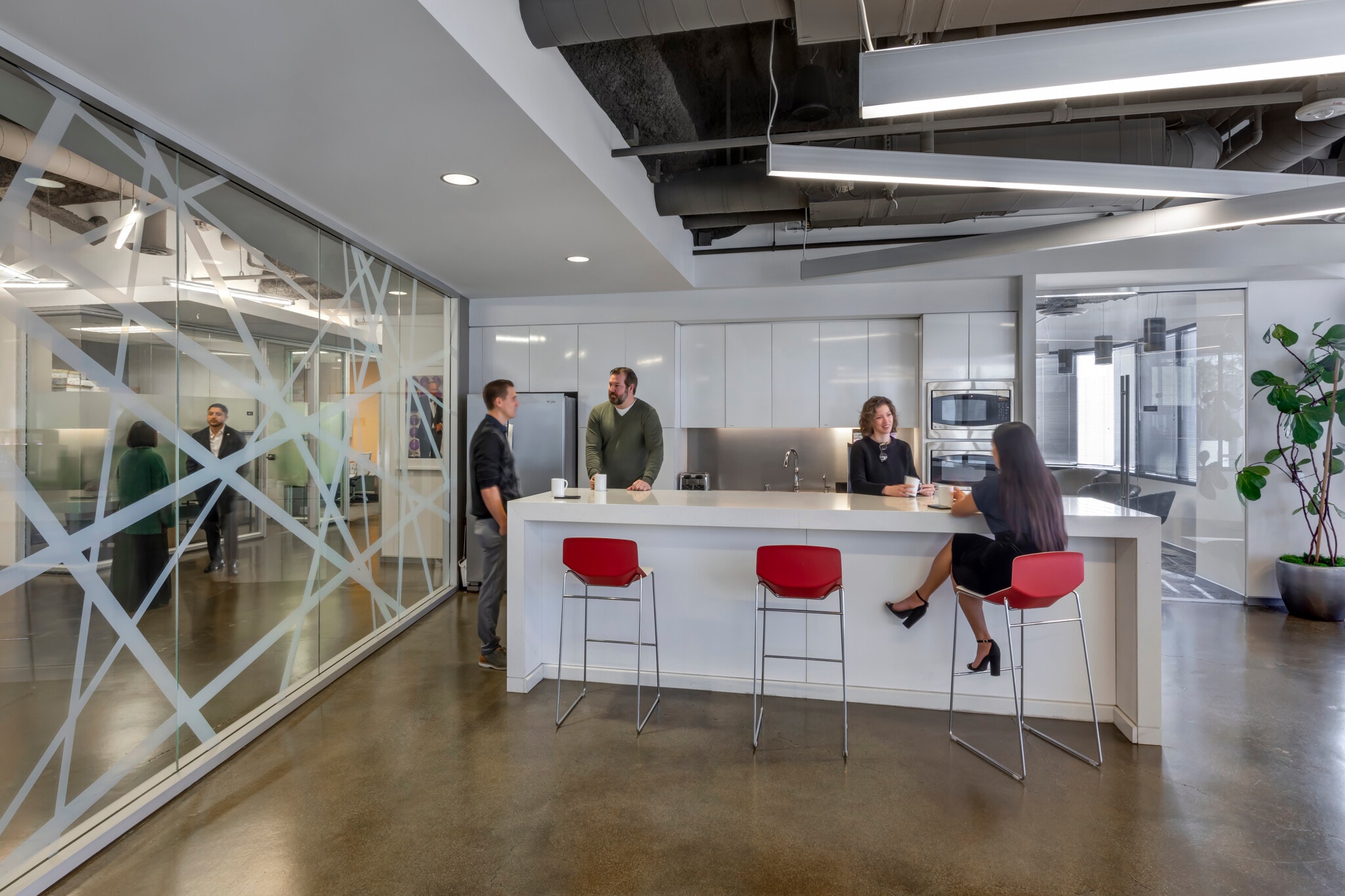 100 N Crescent Dr, Beverly Hills, CA for lease Interior Photo- Image 1 of 3