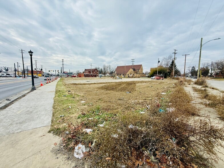 2301 Cleveland Ave, Columbus, OH à vendre - Photo du bâtiment - Image 3 de 11