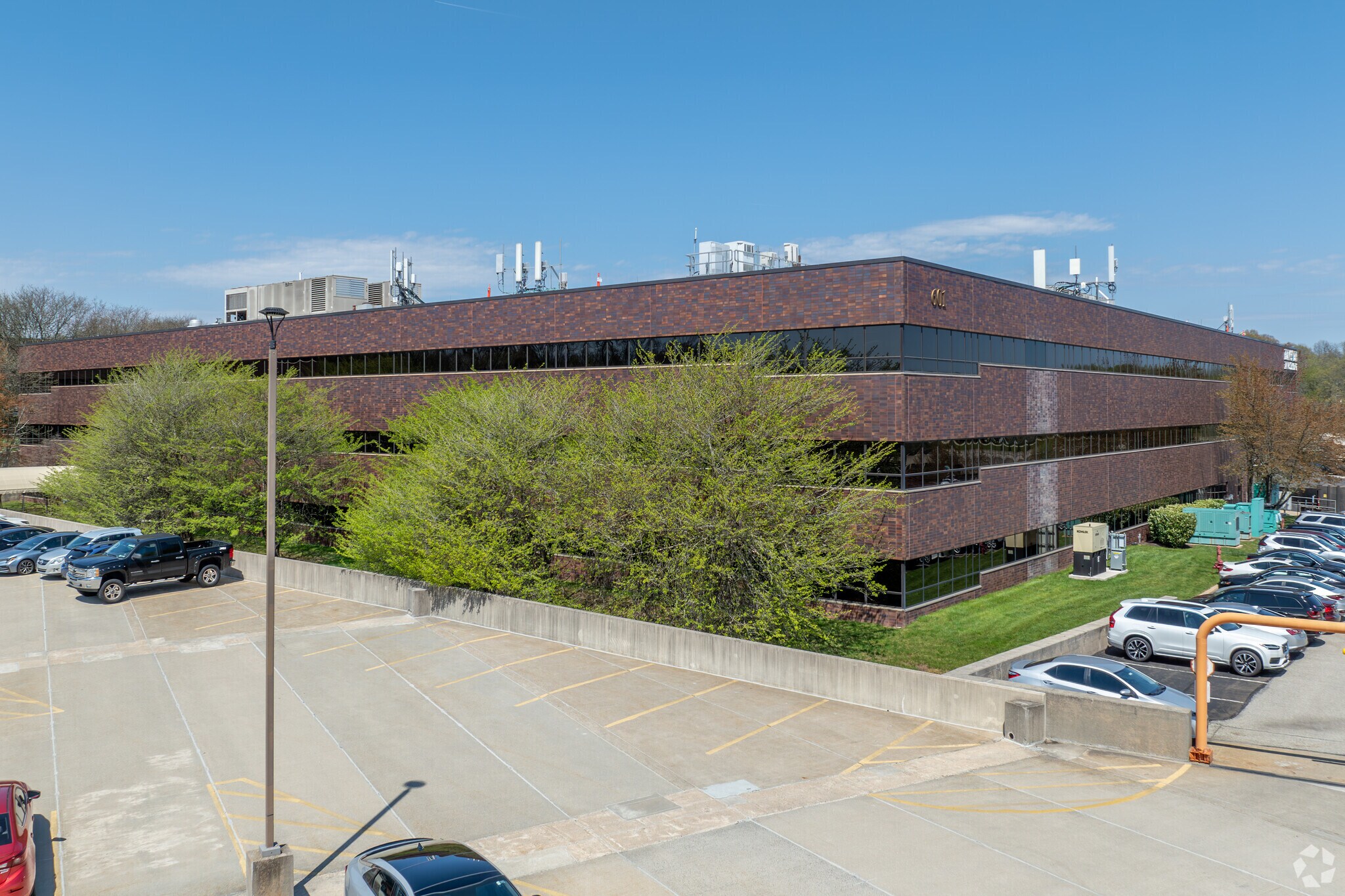 602 W Office Center Dr, Fort Washington, PA à louer Photo du bâtiment- Image 1 de 8