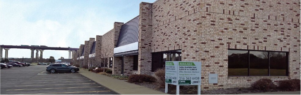 5480 Cloverleaf Pky, Valley View, OH à louer - Photo du bâtiment - Image 1 de 2