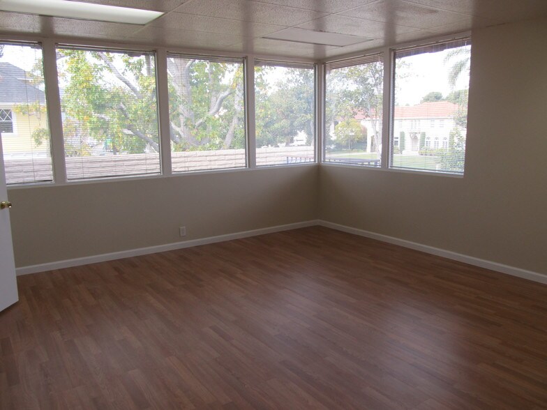 1616 E 4th St, Santa Ana, CA à louer - Photo intérieure - Image 3 de 10