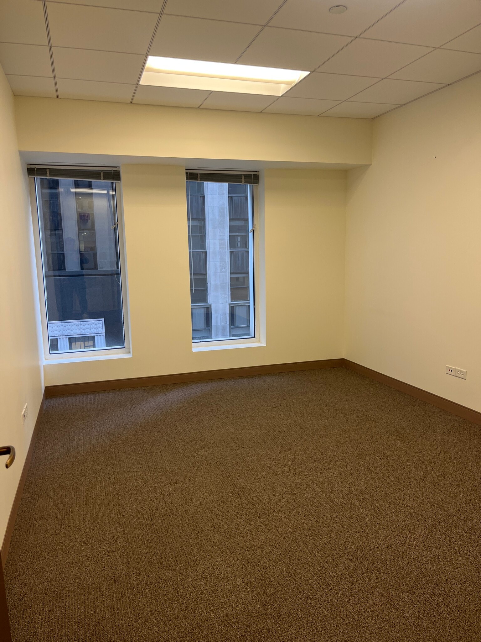 190 S La Salle St, Chicago, IL for lease Building Photo- Image 1 of 4