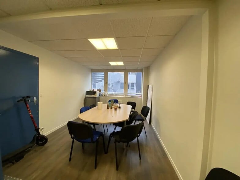 Office in Rennes for lease - Interior Photo - Image 3 of 5