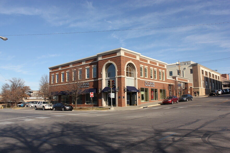 646 Vermont St, Lawrence, KS à louer - Photo principale - Image 1 de 1