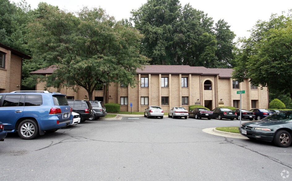 9000-9006 Crownwood Ct, Burke, VA à vendre - Photo du bâtiment - Image 2 de 6