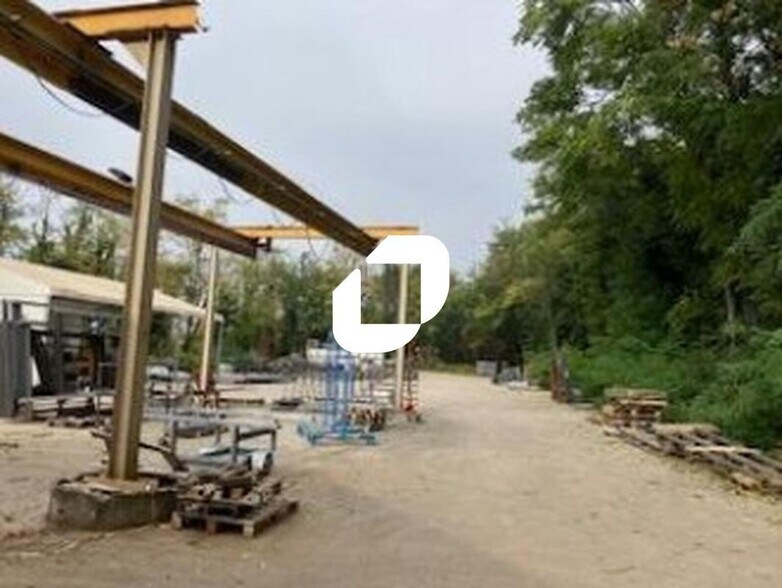 Flex dans Neuville-sur-Saône à louer - Photo de construction - Image 3 de 5