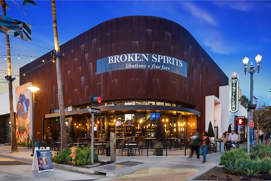 300-325 The Promenade N, Long Beach, CA à vendre - Photo du bâtiment - Image 2 de 7