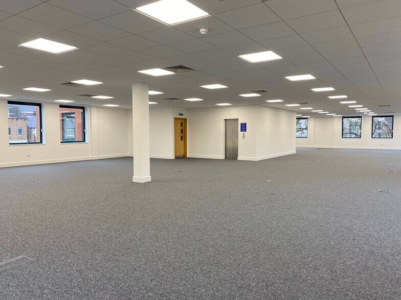 106 High St, Crawley à louer - Photo intérieure - Image 2 de 3