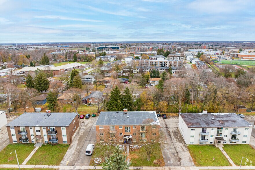 422 Hazel St, Waterloo, ON à vendre - Aérien - Image 2 de 2