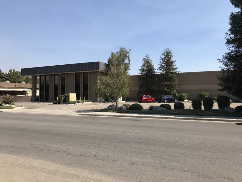 5409 Aldrin Ct, Bakersfield, CA for lease - Building Photo - Image 2 of 5
