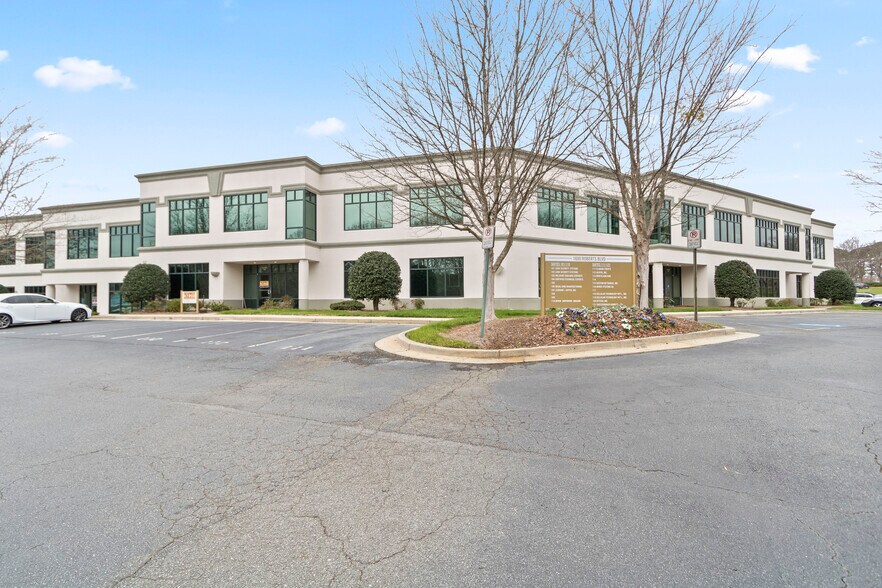 1690 Roberts Blvd, Kennesaw, GA à vendre - Photo du bâtiment - Image 2 de 30