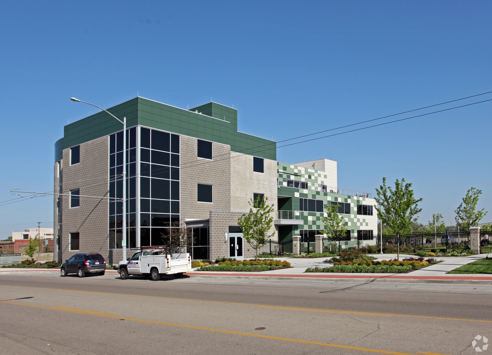 711 E Monument Ave, Dayton, OH à louer Photo du bâtiment- Image 1 de 15