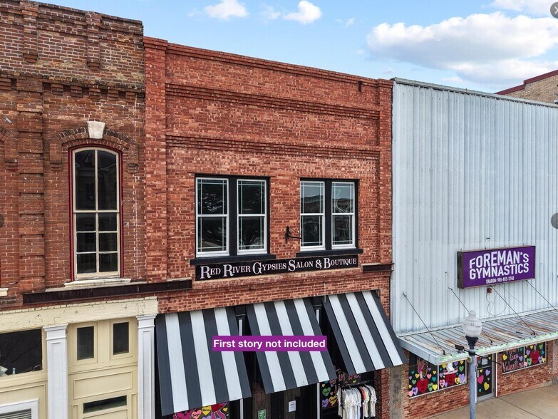 121 E 5th St, Bonham, TX for sale - Building Photo - Image 2 of 17