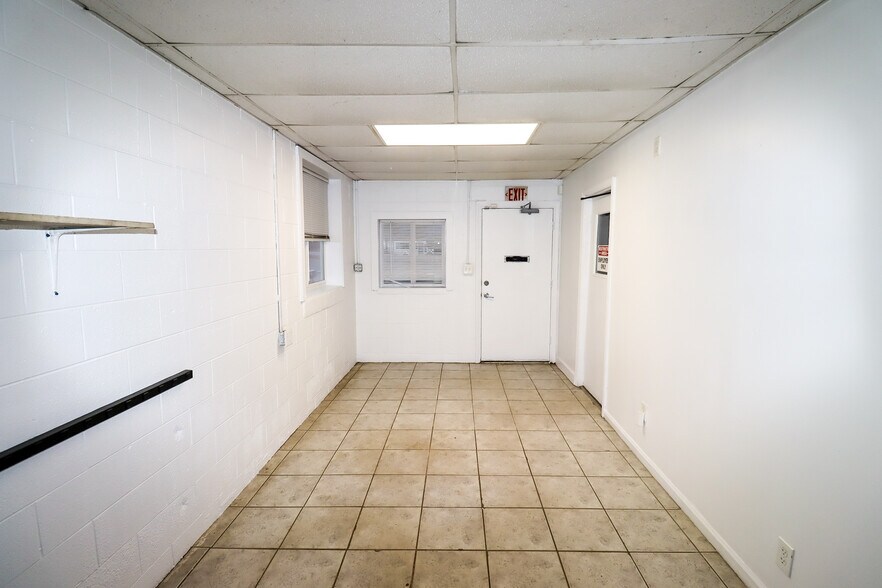 2600 W Lynchburg Salem Tpke, Bedford, VA à louer - Photo du bâtiment - Image 3 de 18