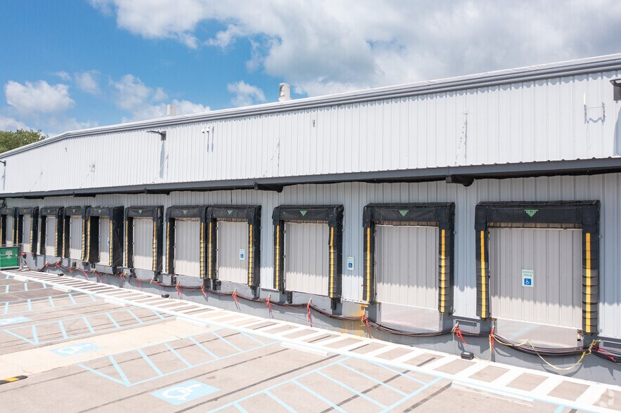 4650 Shepherd Trl, Rockford, IL à louer - Photo du bâtiment - Image 2 de 8