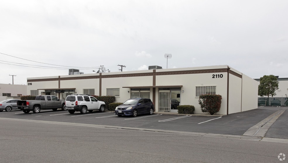 2110-2116 S Wright St, Santa Ana, CA for lease - Building Photo - Image 3 of 6