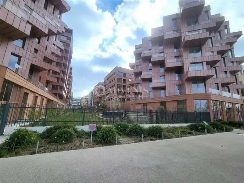 Commerce de détail dans Saint-Ouen-sur-Seine à louer Photo du bâtiment- Image 1 de 8