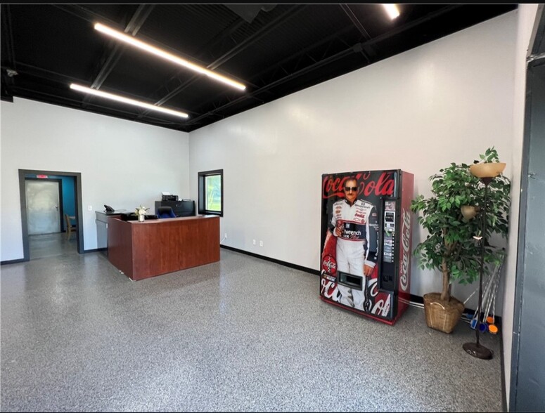 6519 N US Highway 45, Watson, IL for sale - Lobby - Image 1 of 1