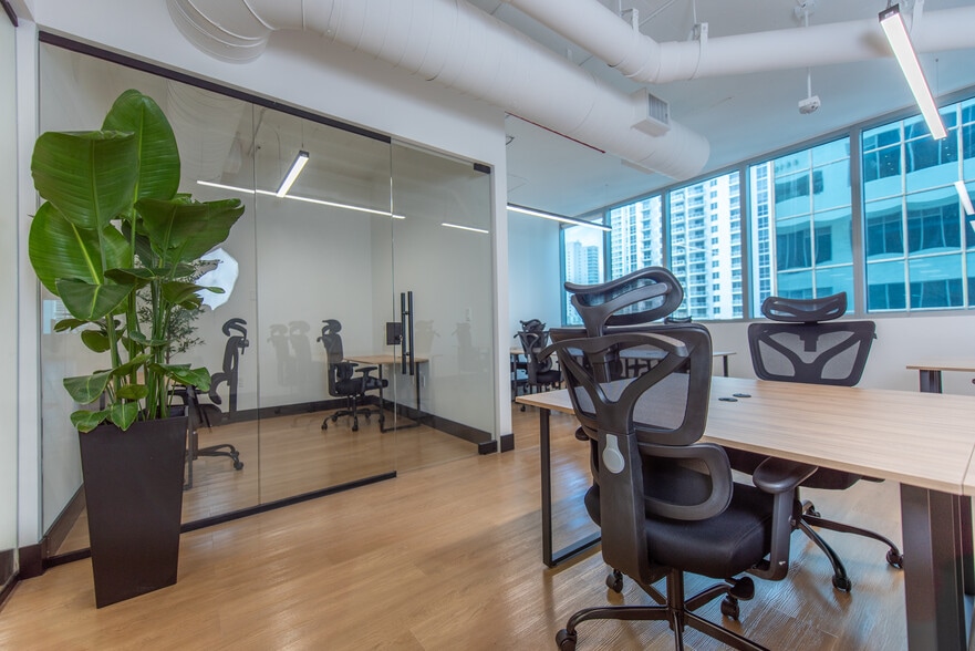 1100 Brickell Bay Dr, Miami, FL for lease - Interior Photo - Image 3 of 20
