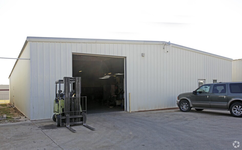 7700 Melrose Ln, Oklahoma City, OK for lease - Primary Photo - Image 3 of 8