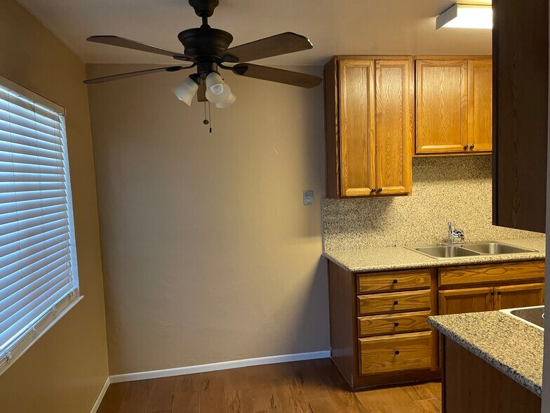 218 W K St, Los Banos, CA à vendre - Photo intérieure - Image 2 de 65