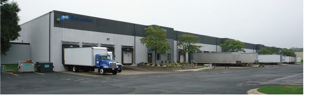 1000 N Berkshire Ln, Plymouth, MN for lease - Building Photo - Image 1 of 4