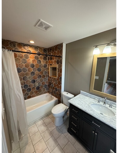 3710 E Washington St, Indianapolis, IN à vendre - Photo du bâtiment - Image 3 de 9