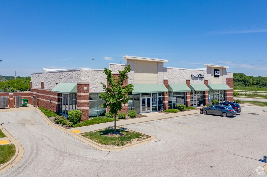 652-656 N Edwards Blvd, Lake Geneva, WI for lease - Building Photo - Image 1 of 27