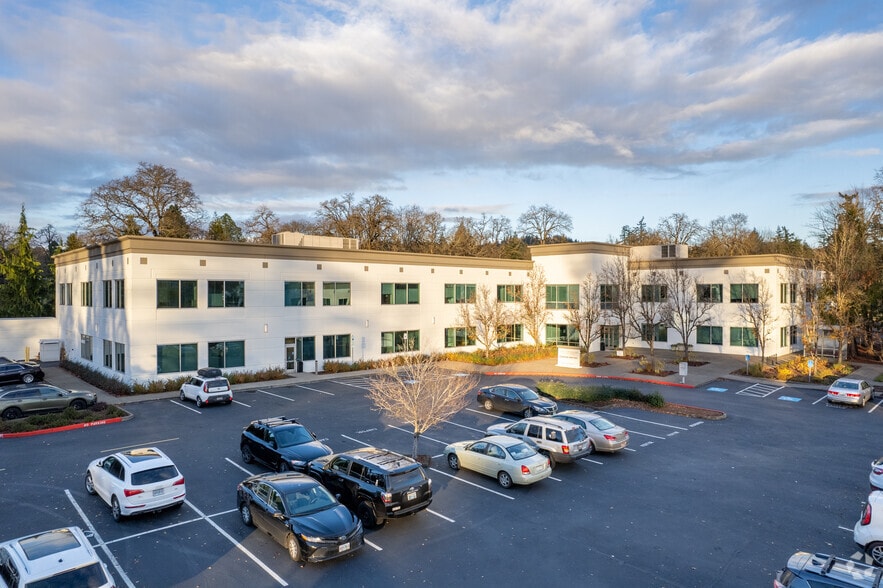 13010 SW 68th Pky, Tigard, OR for lease - Primary Photo - Image 1 of 8