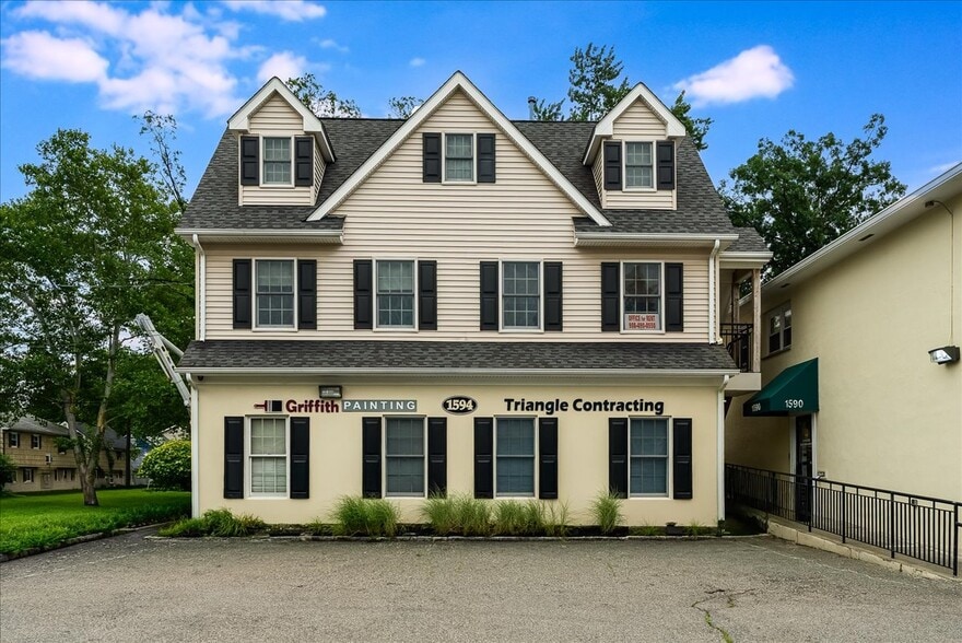 1590 E 2nd St, Scotch Plains, NJ à vendre - Photo du bâtiment - Image 3 de 29