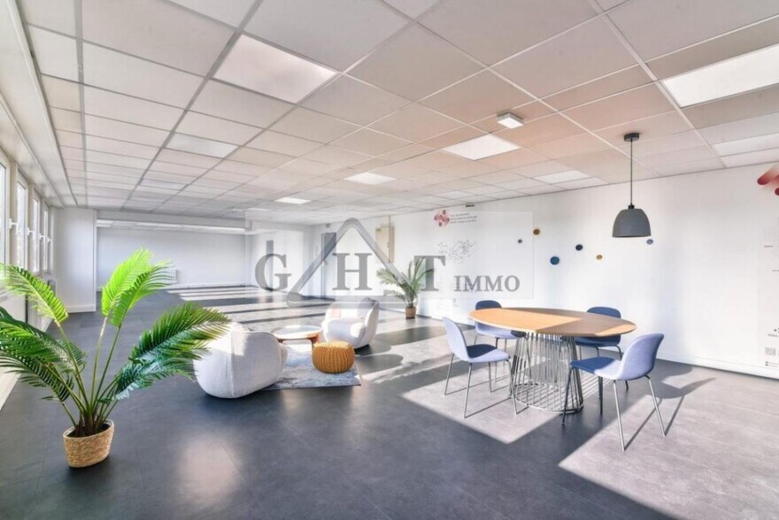 Office in Aulnay-sous-Bois for lease - Building Photo - Image 2 of 6