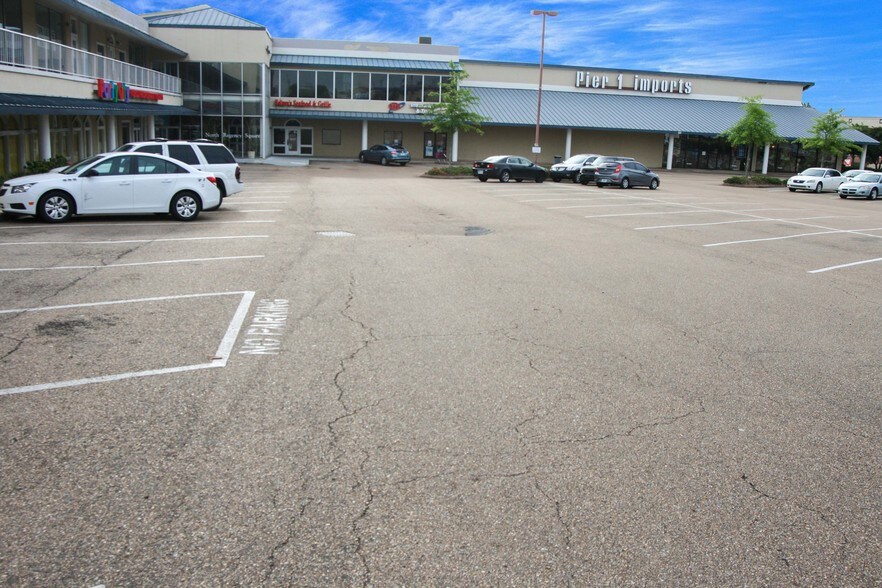 900 E County Line Rd, Ridgeland, MS à louer - Photo du bâtiment - Image 2 de 8