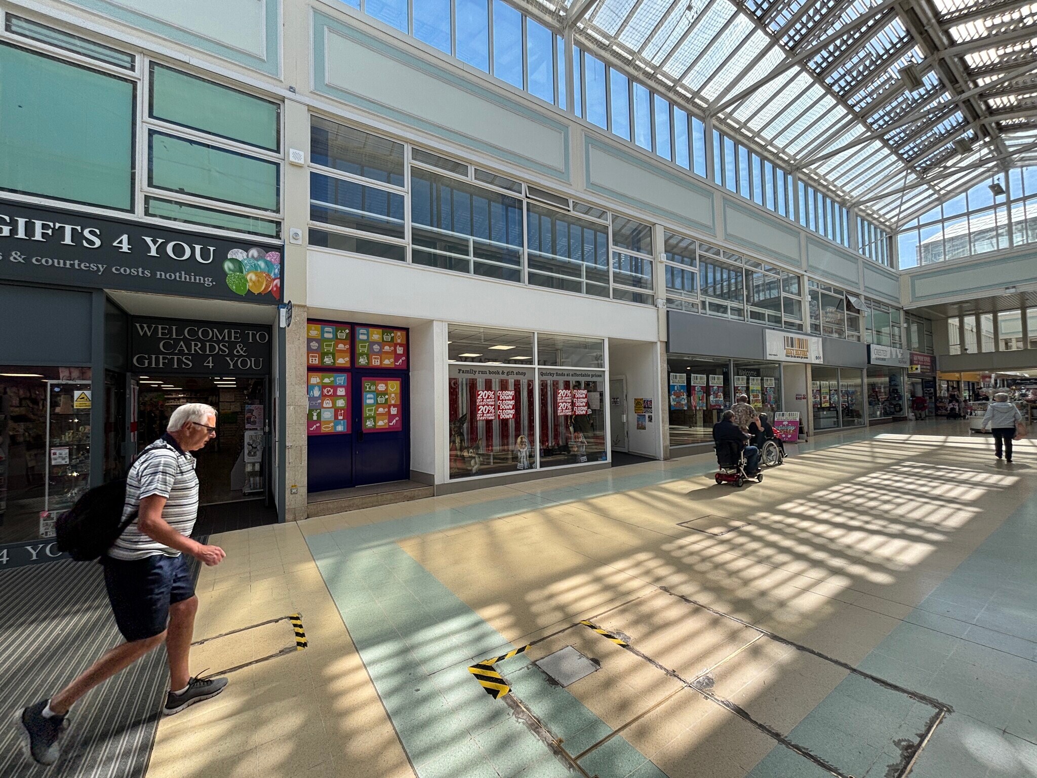 Churchill Shopping Centre, Dudley à louer Photo du bâtiment- Image 1 de 33