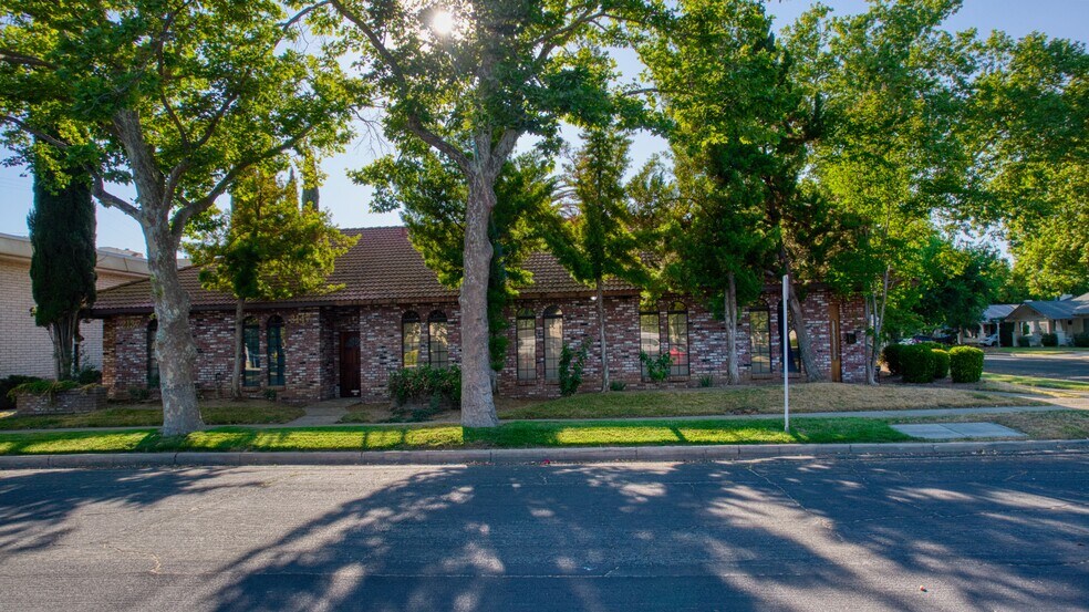 2145 O St, Merced, CA à vendre - Photo du bâtiment - Image 3 de 10