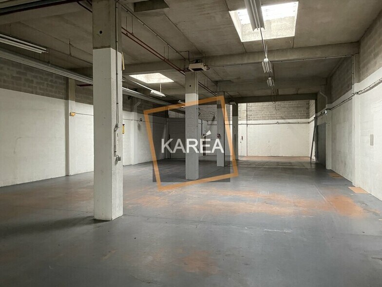 Flex in Lognes for lease - Interior Photo - Image 1 of 5