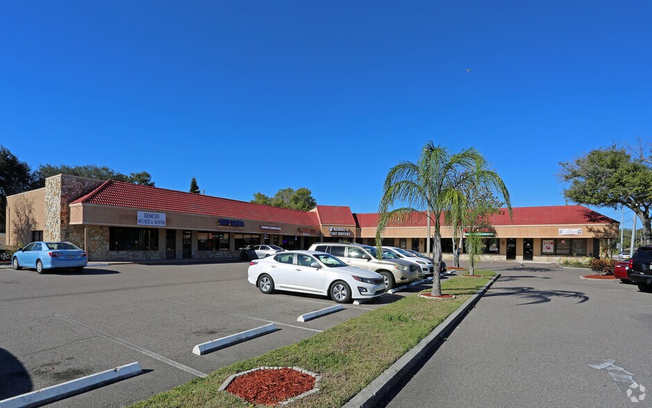 2198 Coachman Rd NE, Clearwater, FL à louer - Photo du bâtiment - Image 3 de 4
