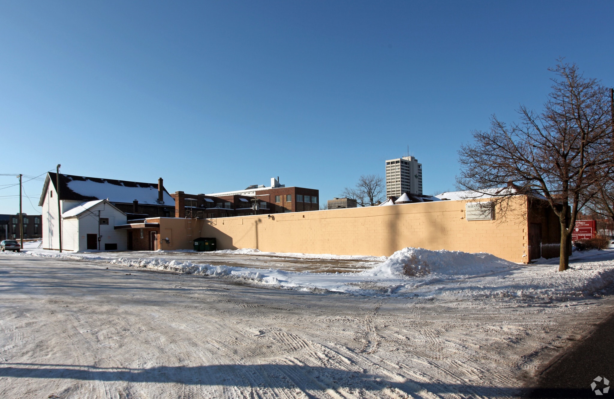 219 Sycamore St, South Bend, IN à louer Photo principale- Image 1 de 4