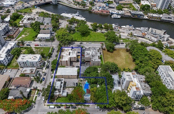 690 NW 3rd St, Miami, FL à vendre - Photo du bâtiment - Image 3 de 8