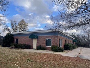 50 S Baumann Ave, Edmond, OK à louer Photo du bâtiment- Image 1 de 1